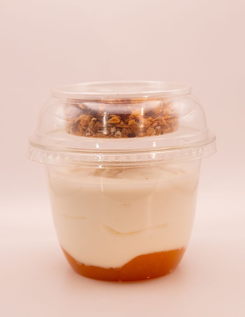 Gresk Yoghurt med syltetøy og hjemmelaget granola